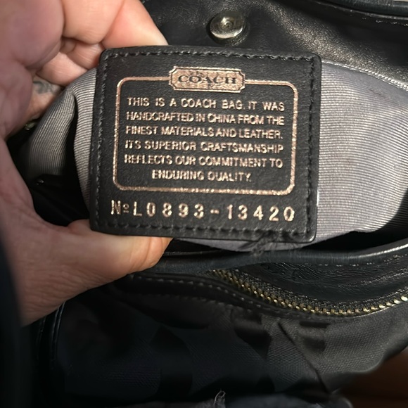 FIRM! EUC 2 Piece Coach Parker OP Art Shoulder Bag & Wristlet - Picture 5 of 10